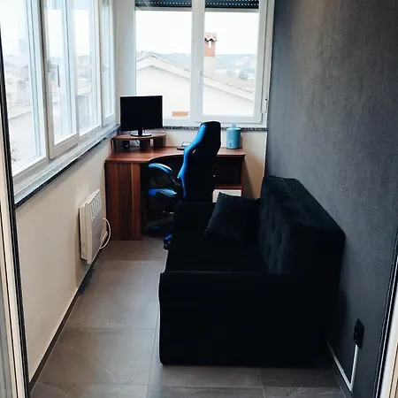 Stefan - Modern & New & Private Parking Апартаменти