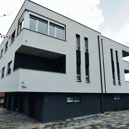 Stefan - Modern & New & Private Parking Апартаменти Пула
