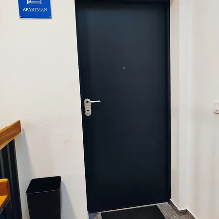 Stefan - Modern & New & Private Parking * Пула